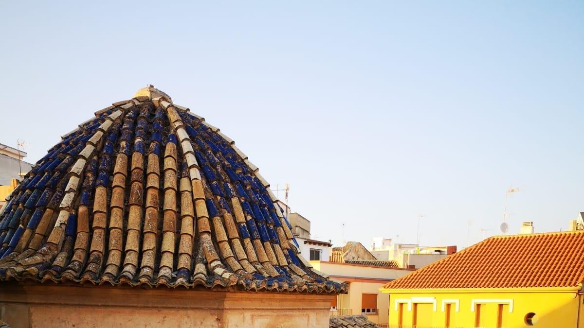 Denuncian el sellado de tejas que afecta de manera notoria a los nidos de los vencejos