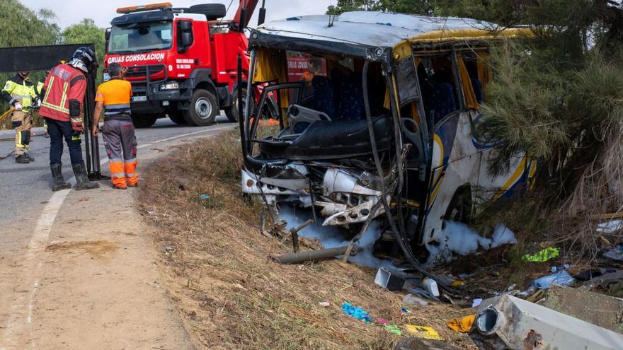 Fallece una jornalera marroquí al volcar un autobús en Almonte