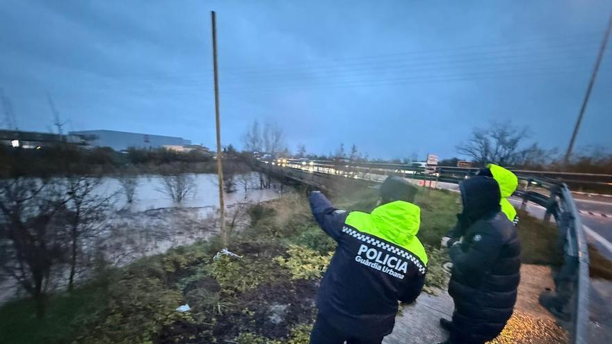 Els Bombers evacuen preventivament 40 persones de la residència de l'Altem al Far d'Empordà per la llevantada