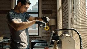 La película puede resultar algo fría, pero en eso es muy coherente con la gestualidad, forma de vida y trabajo del personaje de Riz Ahmed.