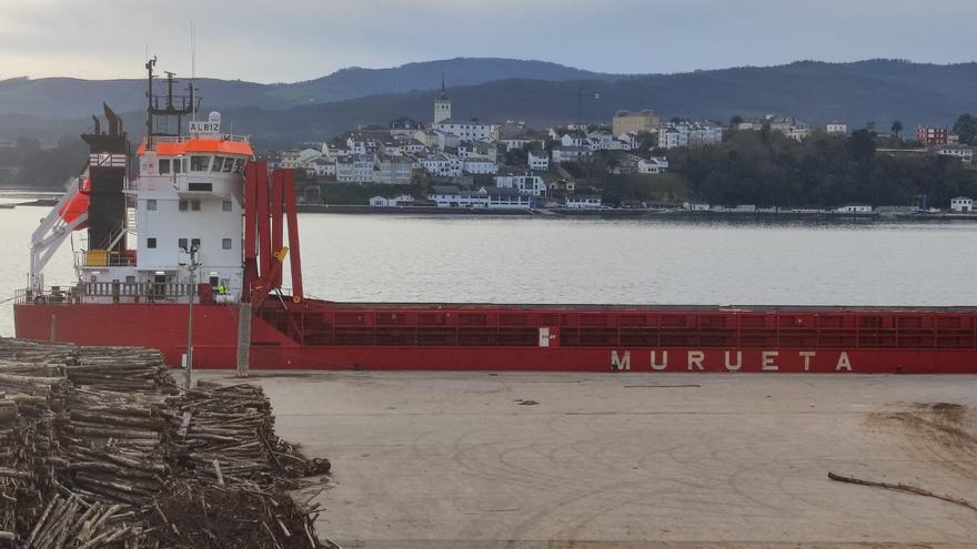 Portos de Galicia advierte de que el varamiento &quot;no es achacable a la situación del puerto&quot; de Ribadeo