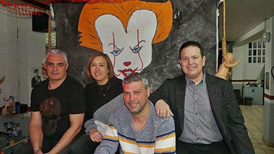 D&#039;esquerra a dreta, Carles Sellarès, M. Alba Claret, Joan Marín i David Casanovas, de la penya Baby Boom