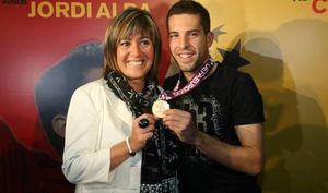 Jordi Alba és homenatjat a la seva ciutat natal després del triomf a l’Eurocopa.