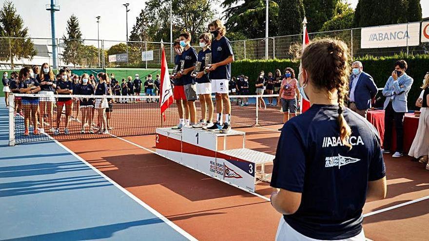 Entrega de trofeos en una de las categorías.