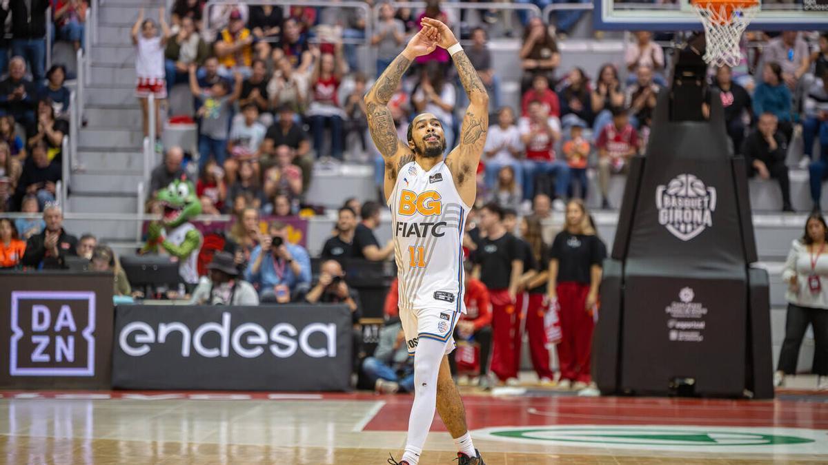 Ottis Livingston en un partit a Fontajau