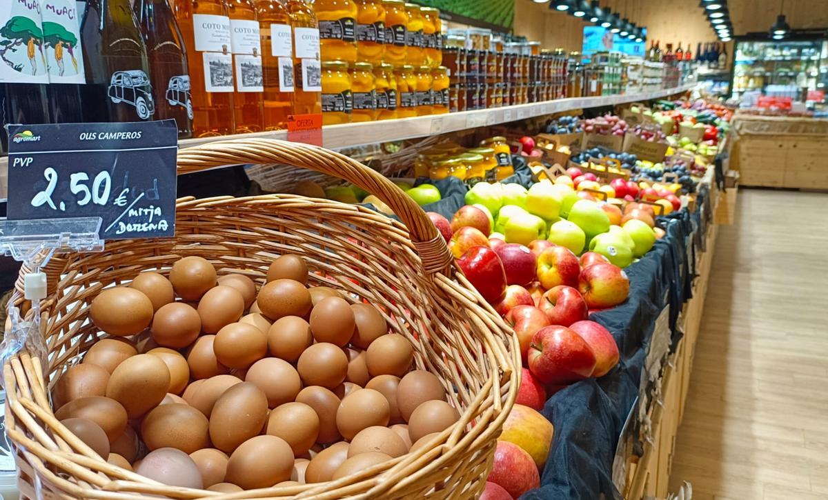 Huevos a 2,50 euros la media docena en uno de los establecimientos de Agromart.