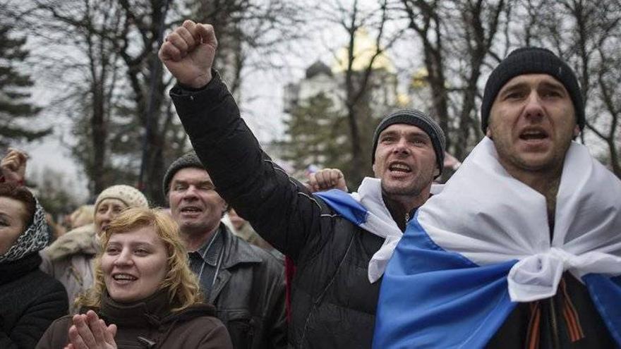 Crimea aprueba la incorporación a Rusia y convoca un referendo para ratificarla