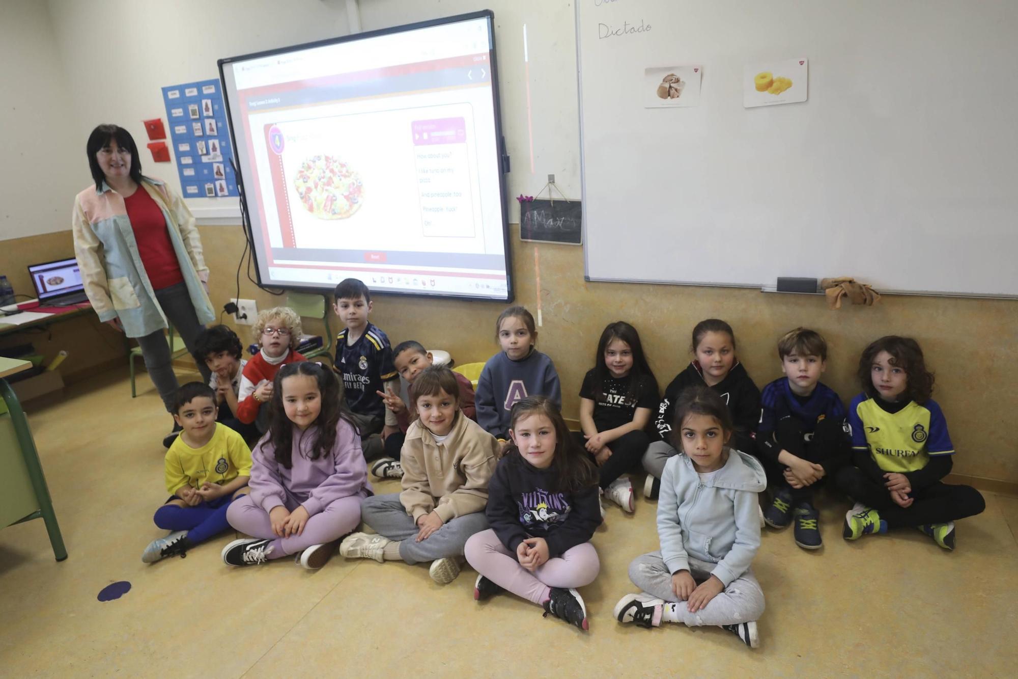 EN IMÁGENES: La serie "Los lunes, al cole" visita en Colloto el colegio José Luis Capitán