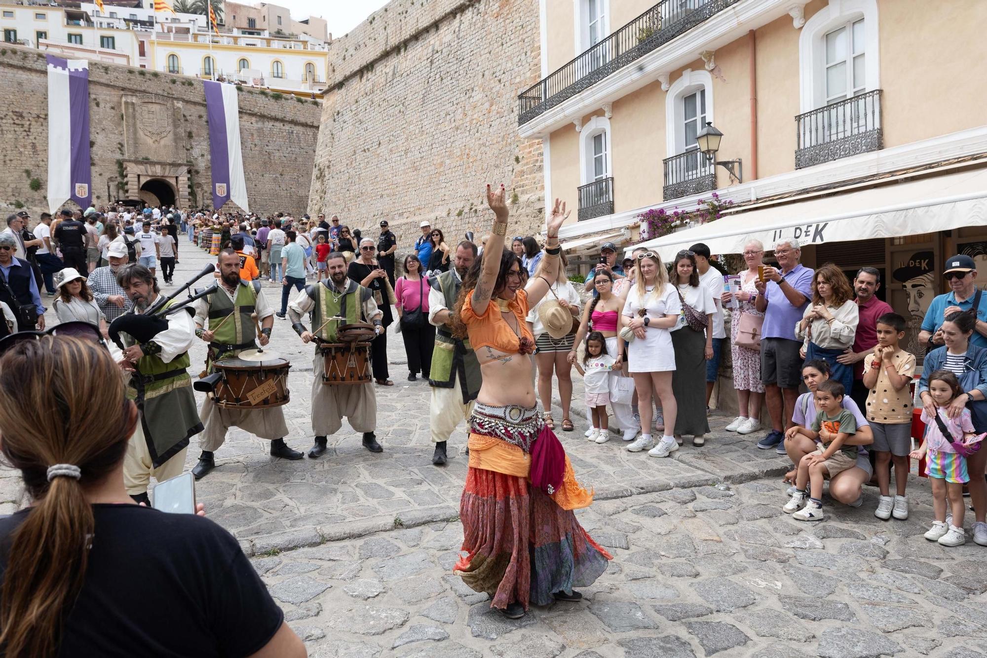 La dura y libre vida de los feriantes de la Ibiza Medieval