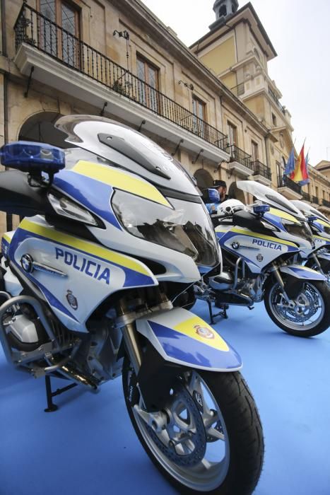 Presentación de las nuevas motos de la Policía Local de Oviedo.