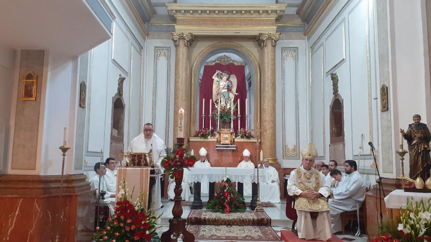 La Diócesis de Orihuela-Alicante rinde homenaje a los sacerdotes en sus bodas de oro y plata