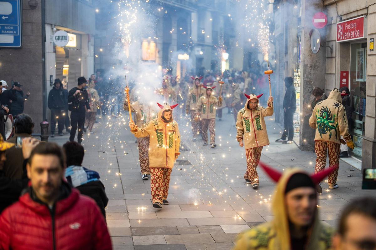Cercavila conmemorativa de los 425 años de los Gegants del Pi.