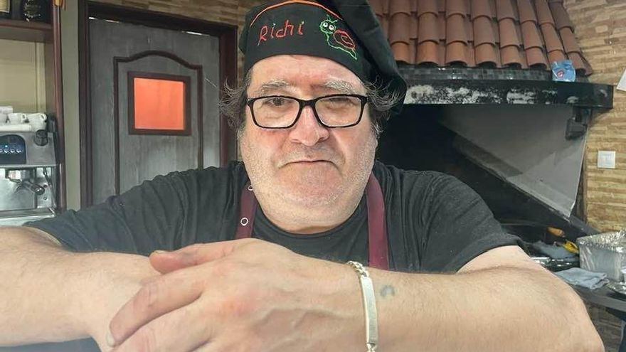 Luto en la gastronomía de Zaragoza por la pérdida de Richy, histórico parrillero del Mesón Los Cántaros: “Besos al cielo”