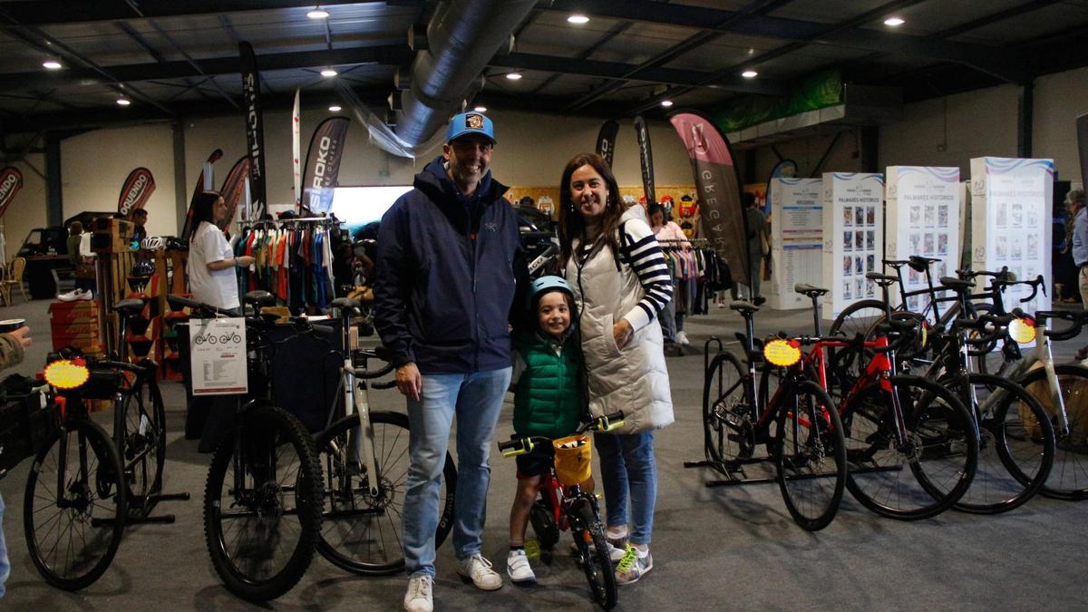 Los amantes del ciclismo toman Gijón (en imágenes)