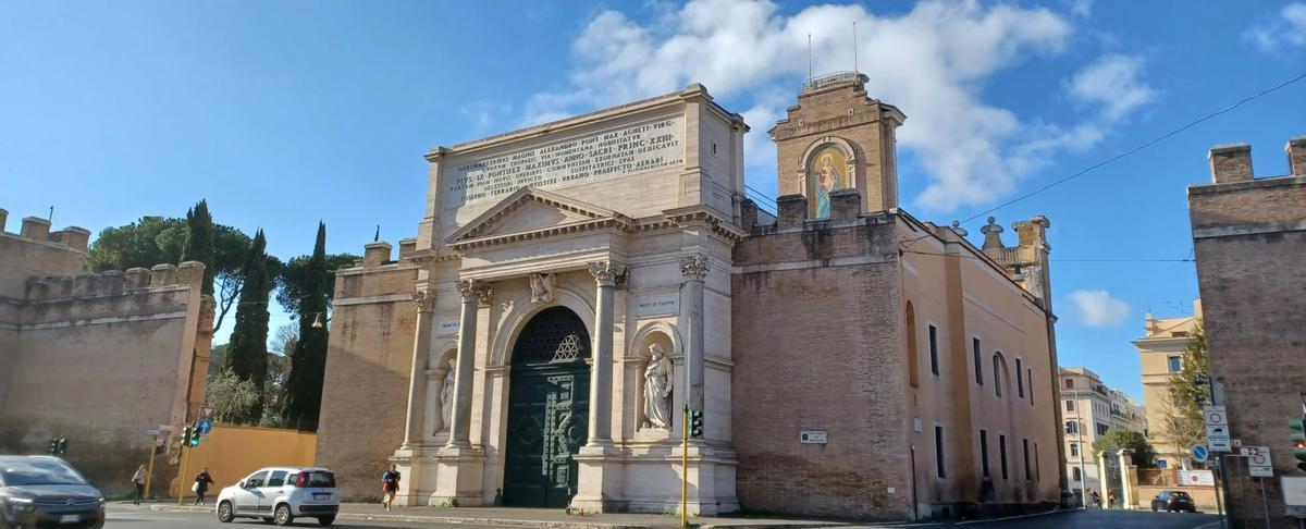Porta Pía de Miguel Ángel Buonarotti, en Roma.
