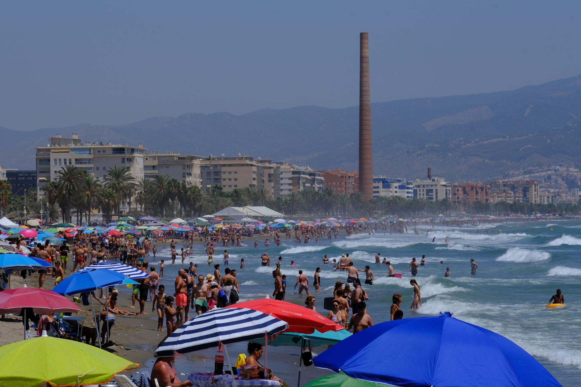 Las playas de Málaga llenas en el fin de semana de inicio de las vacaciones de agosto