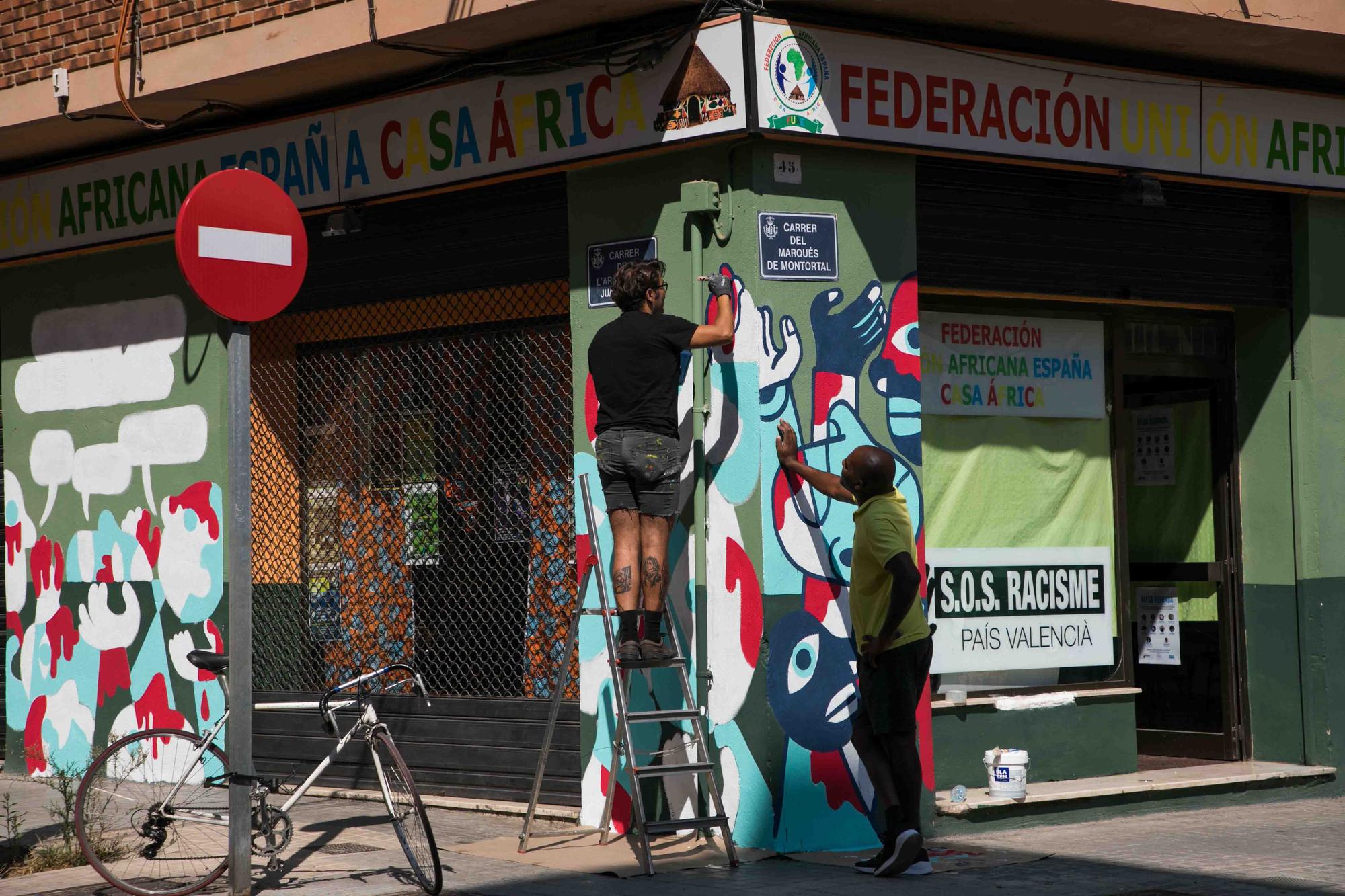 Mural de la tragedia en Melilla en la Union Africana