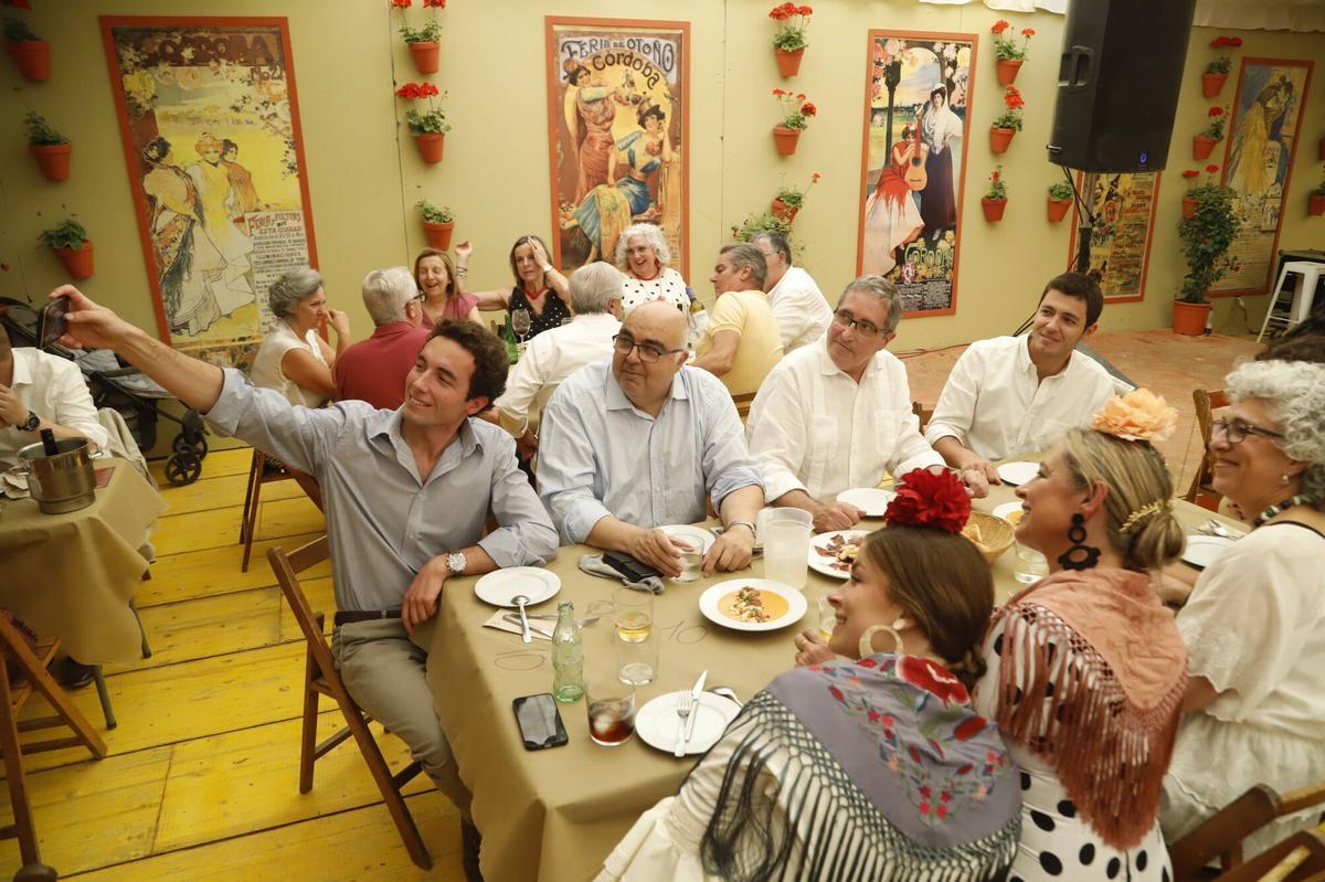Meses de trabajo artesanal para vestir los recintos sin perder la esencia de la tradición