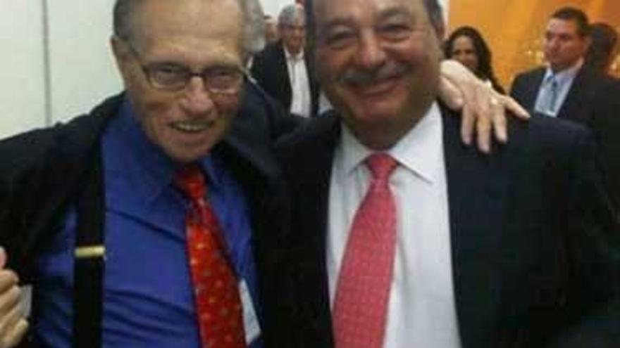 Carlos Slim, a la derecha, y Larry King.