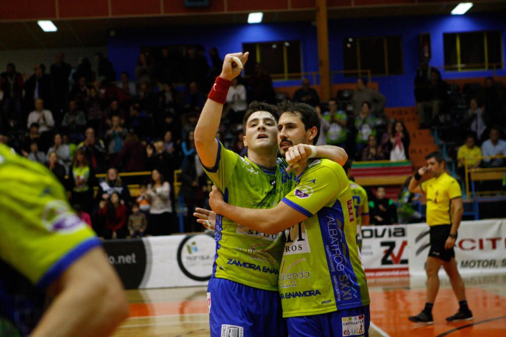 Balonmano Zamora: MMT Seguros - BM Nava