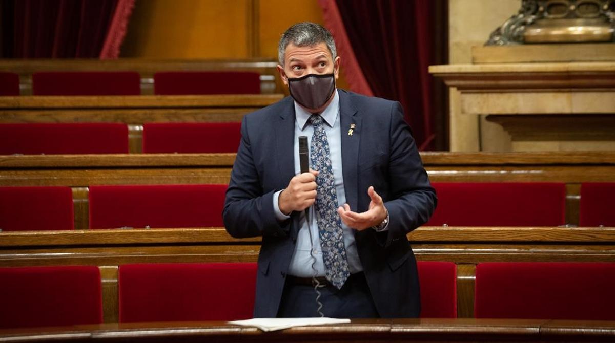 El conseller de Interior  Miquel Samper interviene durante una sesion plenaria en el Parlament de Catalunya  en Barcelona  Catalunya  a 16 de diciembre de 2020  El Parlament comenzo el pasado lunes un pleno que durara hasta el proximo viernes y que sera el ultimo de esta legislatura antes de que la Camara se disuelva automaticamente el 21 de diciembre al no haber ningun candidato a la investidura  lo que supondra la convocatoria de elecciones para el 14 de febrero   16 DICIEMBRE 2020  David Zorrakino   Europa Press  16 12 2020