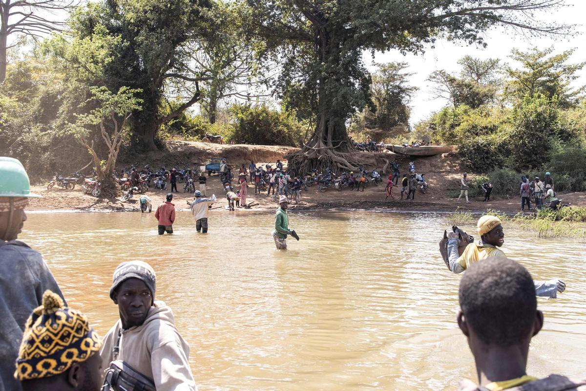 La minería artesanal de oro en Senegal. Karakaene y Bantakokouta son sitios de extracción de oro en el sureste de Senegal