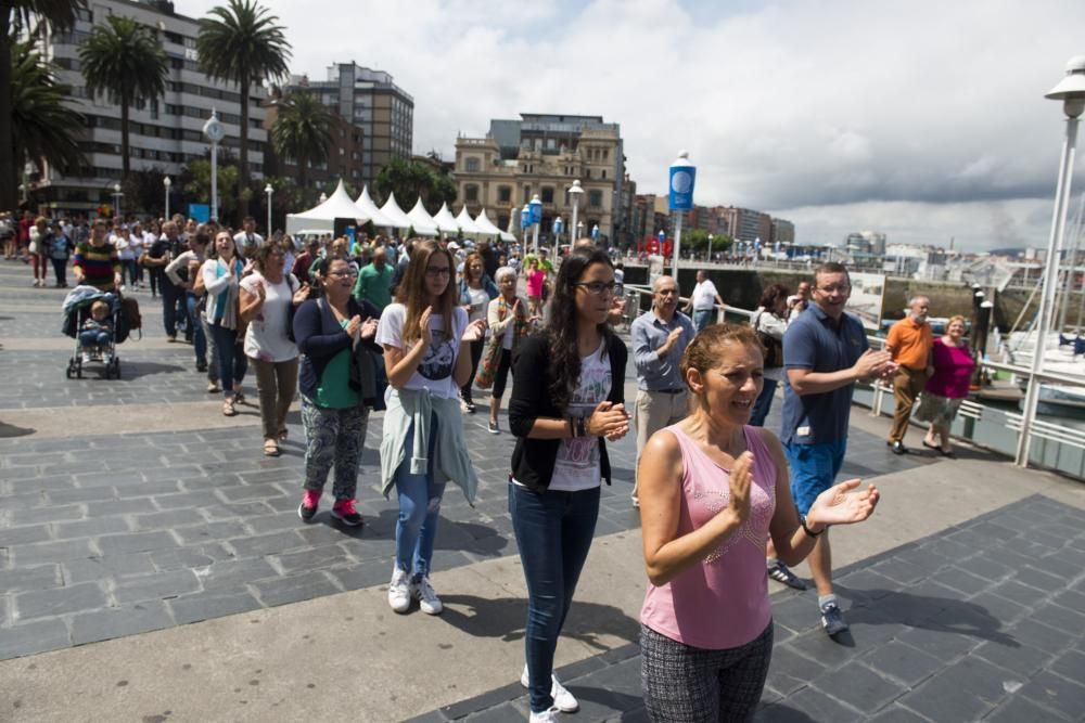 Desfile floclórico del festival Arco Atlántico de Gijón