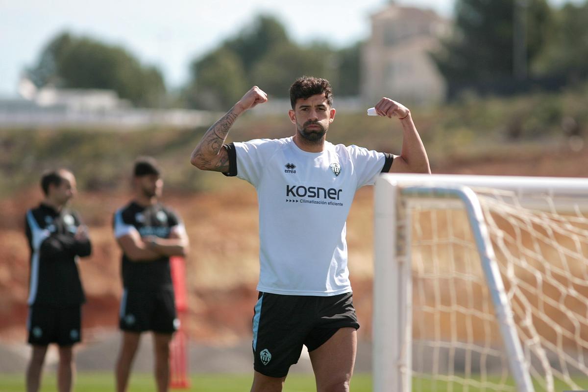 Entrenamiento del Castellón sin nuevos contratiempos para la visita al Albacete, con Alberto Jiménez en la imagen.