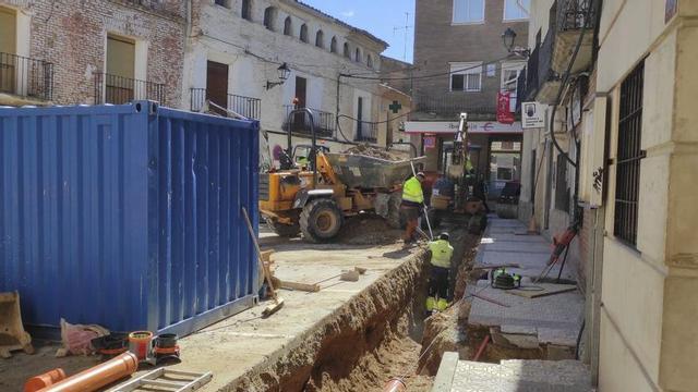 La intervención en la calle María Moliner afecta tanto a las redes como al pavimento.