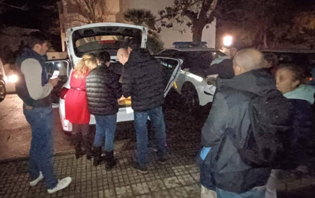 Los vecinos desalojados del edificio de la calle Ficus se trasladan a los apartamentos Europa. | ANTES DE CRISTO