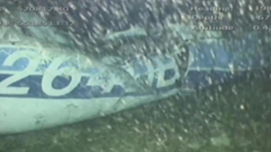 Una cámara capta la avioneta de Emiliano Sala a 63 metros de profundidad