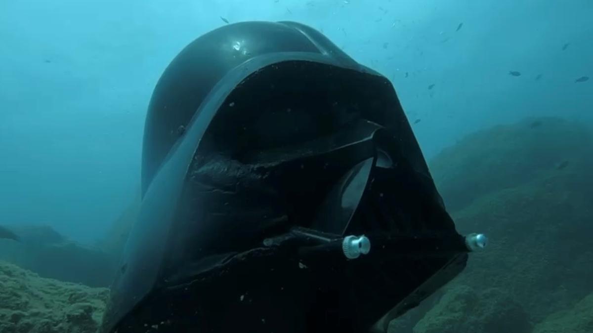 El casco de Darth Vader, en el espigón de la Nova Mar Bella. 