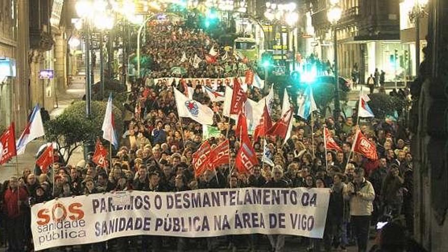 Miles de manifestantes, contra los recortes en el área sanitaria de Vigo