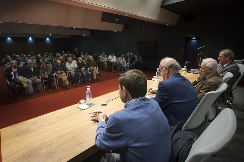 Vicente del Bosque participa en un acto con exjugadores del Oviedo