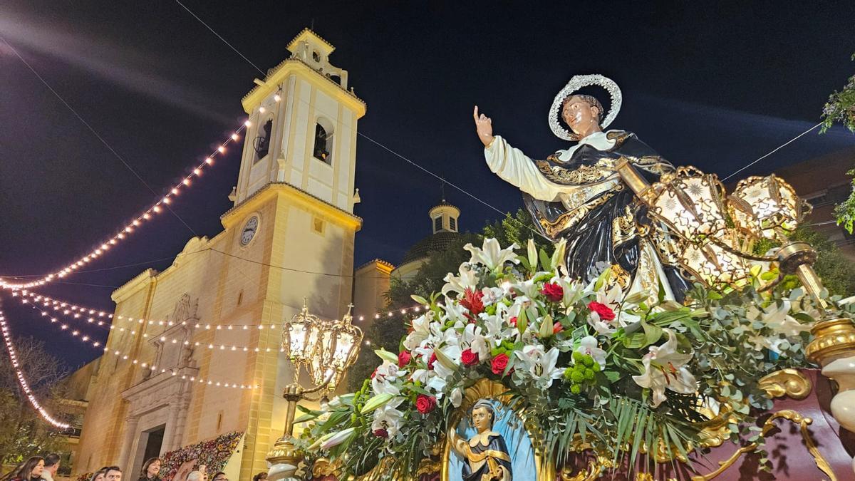 El patrón de San Vicente, junto a la iglesia