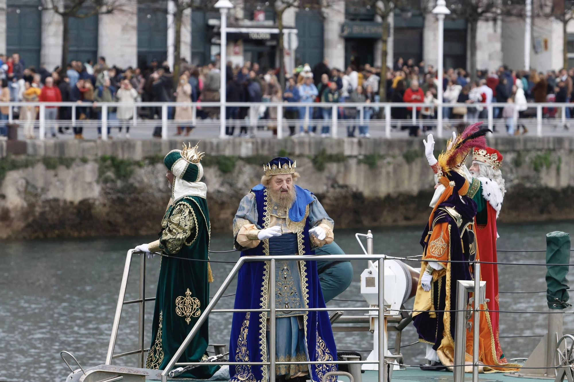 En imágenes: Los Reyes Magos desembarcan en Gijón