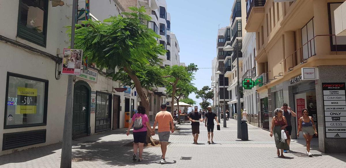 Calle Real en Arrecife, el tramo comercial de la zona histórica de León y Castillo.