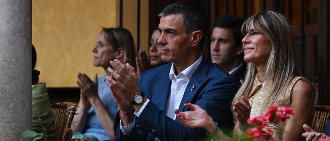 El presidente del Gobierno, Pedro Sánchez, y su mujer Begoña Gómez.