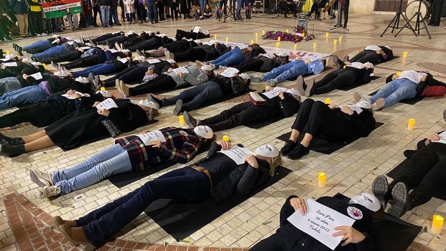 Performance en Elche contra la violencia machista en el 25N