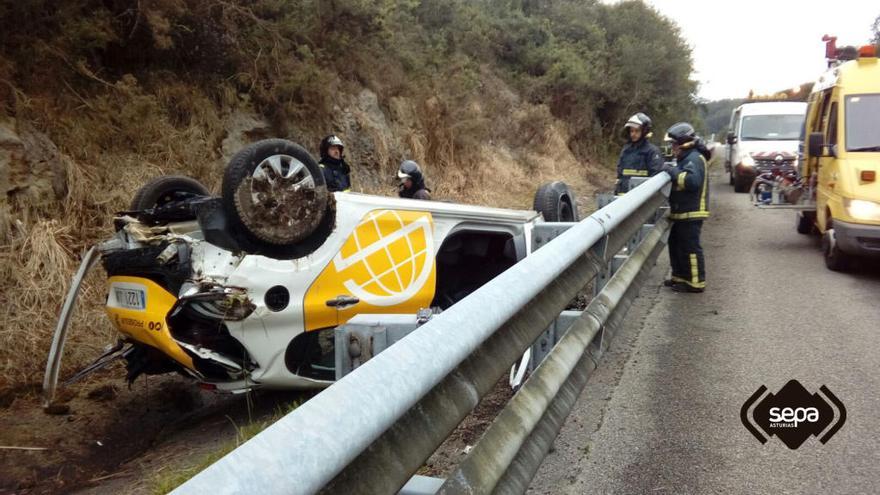 Herido al salirse de la vía en Llanes