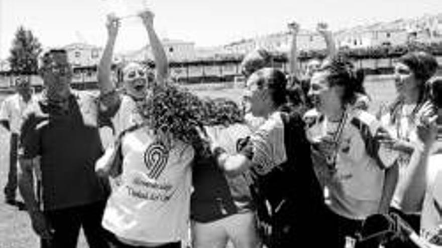 El Almendralejo derrota al Trujillo en la final de la fiesta del fútbol femenino extremeño en Olivenza