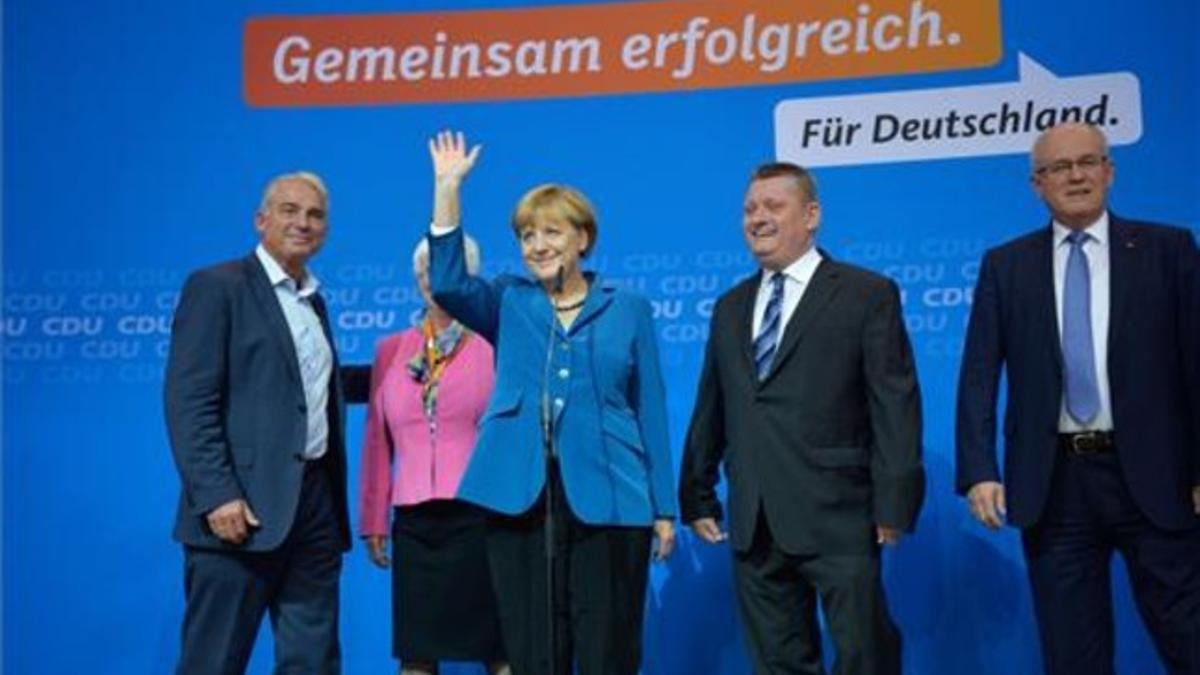 Merkel, en la sede la la CDU, en Berlín, tras conocer los sondeos que le otorgaban la victoria electoral, este domingo.