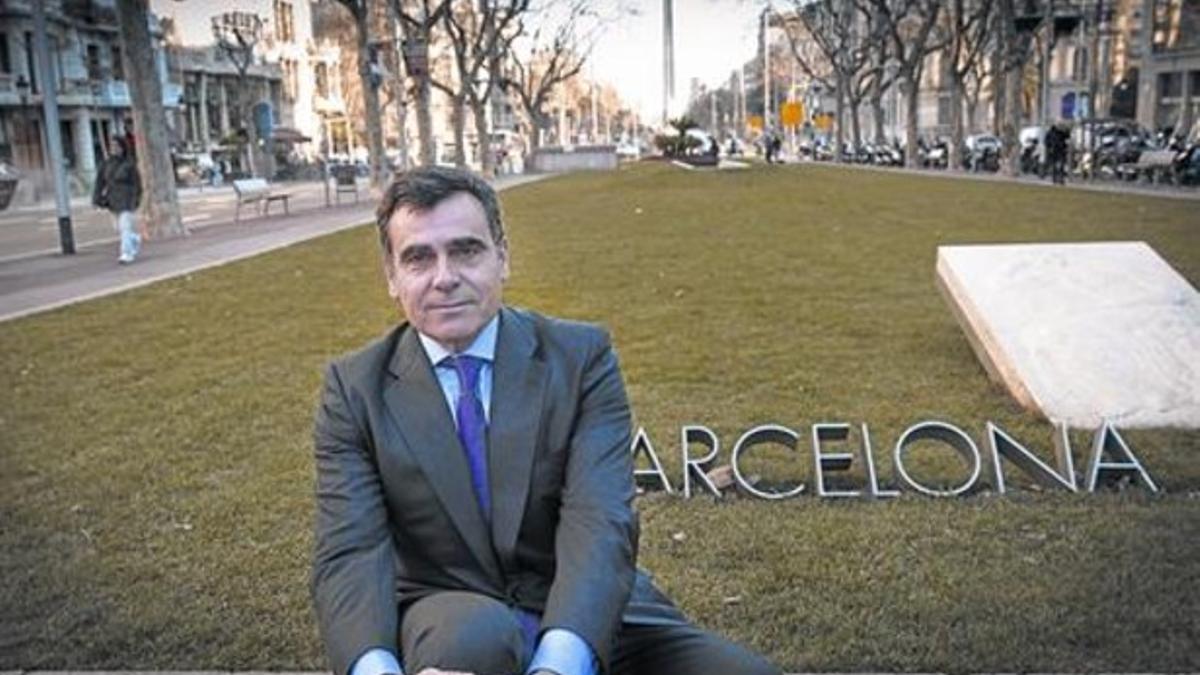 El presidente de BCN World, Xavier Adserà, en los Jardinets de Gràcia, ayer, poco antes de la entrevista con este diario.