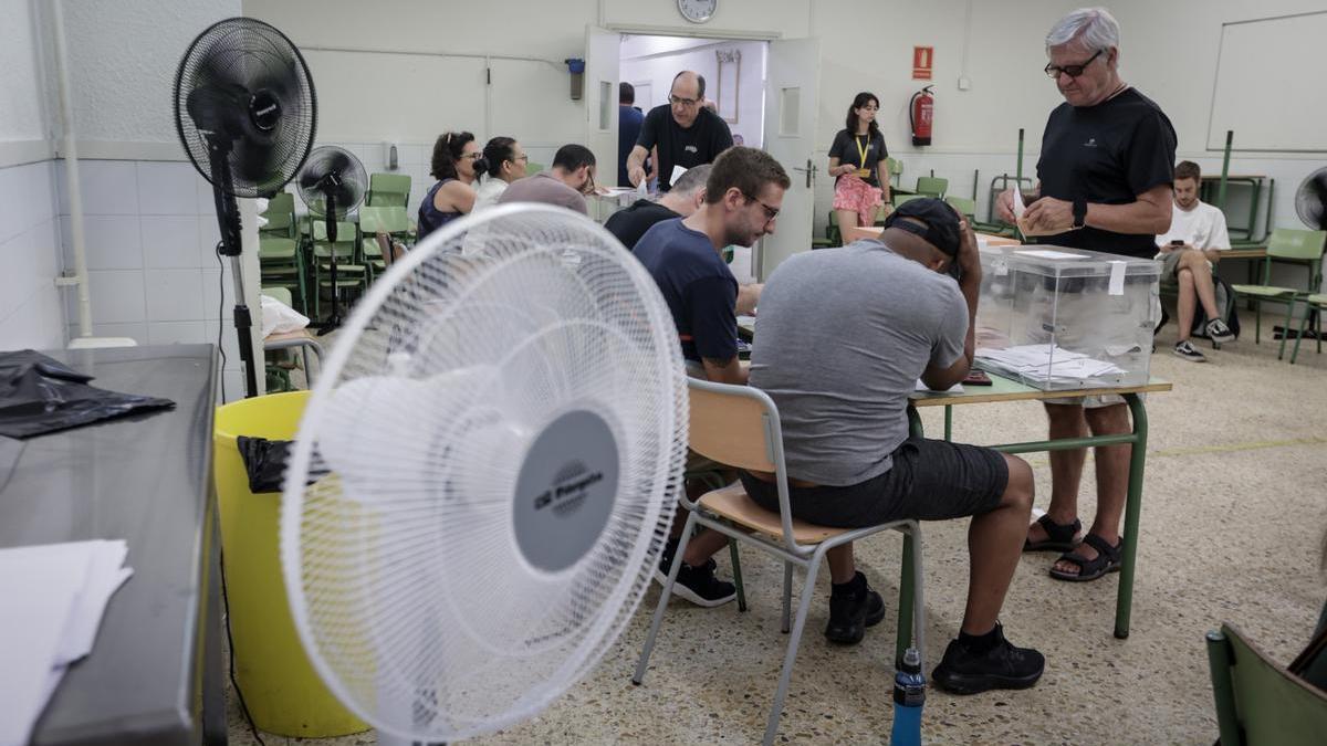 Votación en un colegio electoral