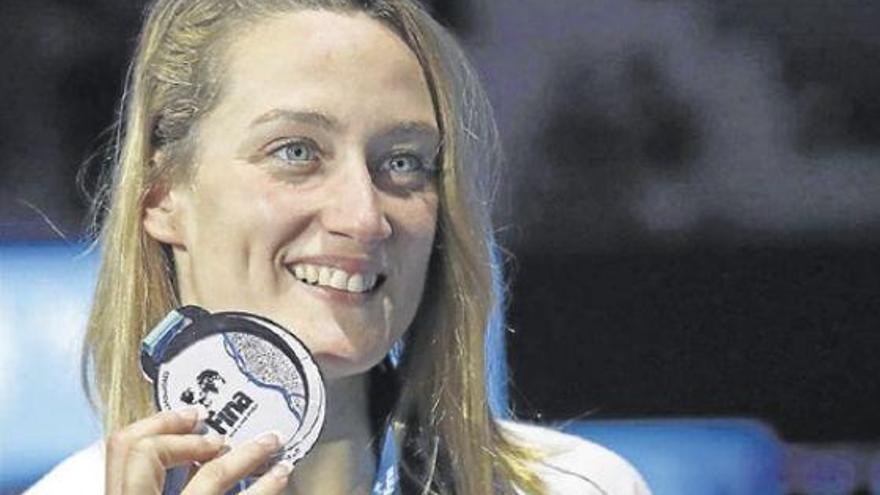 Mireia Belmonte viste de plata su despedida de los Mundiales