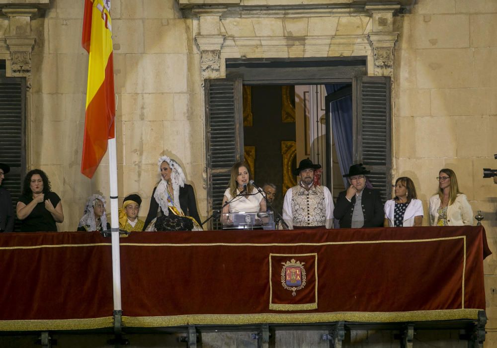 El pregón de las Hogueras 2019 da la bienvenida al Fuego a la ciudad de Alicante