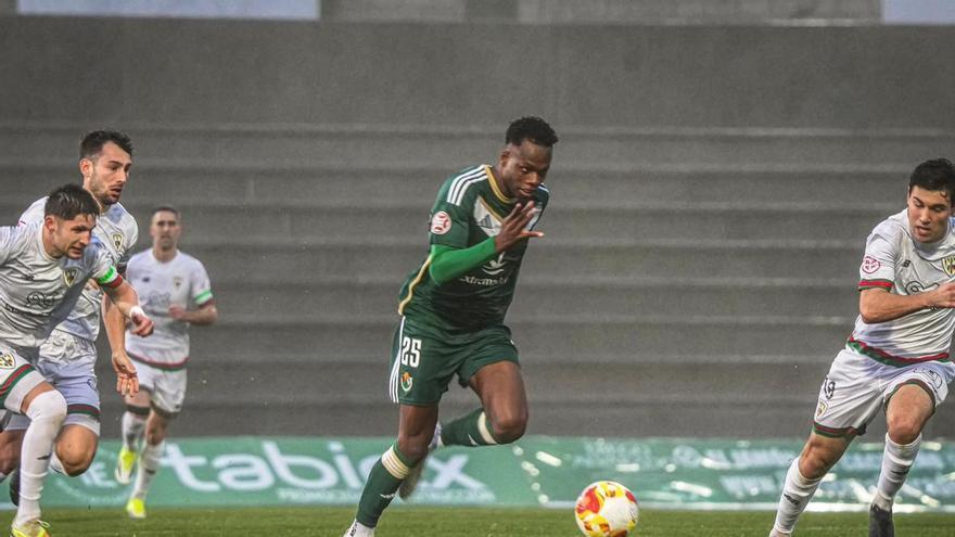 Kensly Vázquez, energía caribeña para el Cacereño