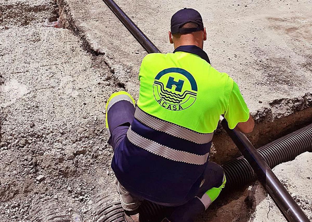 Un operario durante los trabajos. | ACASA