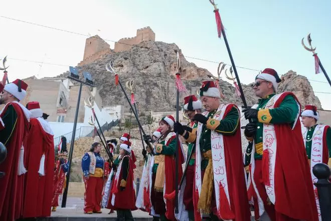 Arrancan los Moros y Cristianos de Sax 2024: Pólvora, música y devoción a San Blas