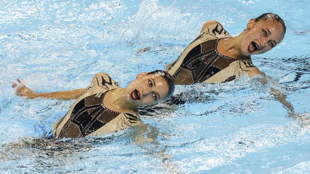 Txell Ferré i Lilou Lluís Valette a la ronda preliminar del duet tècnic del Mundial de Singapur